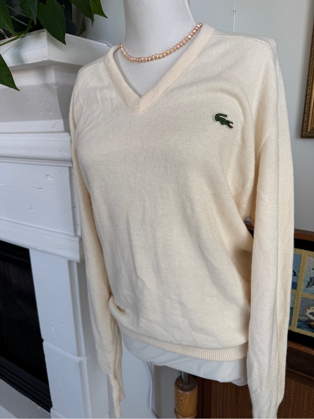 Izod Men's Cream V-Neck Sweater